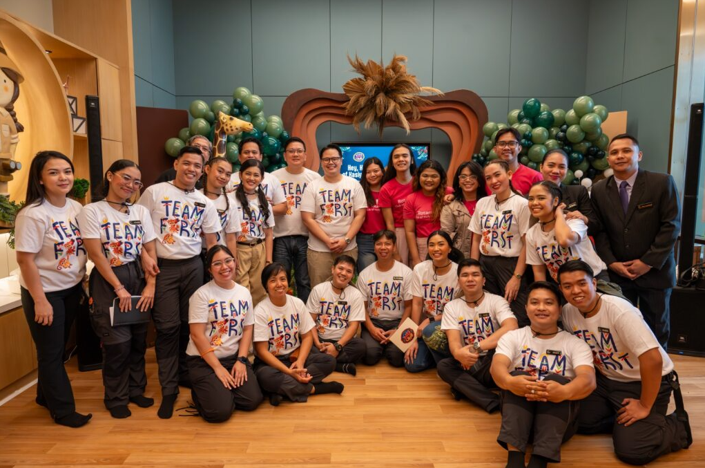 The Solaire Resort North and Kids Club team partnered with the Rotaract Club of Holy Spirit for the children of the Kasiyahan community. 
