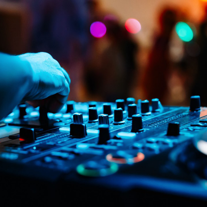 Sunset Sessions | Pool Cafe