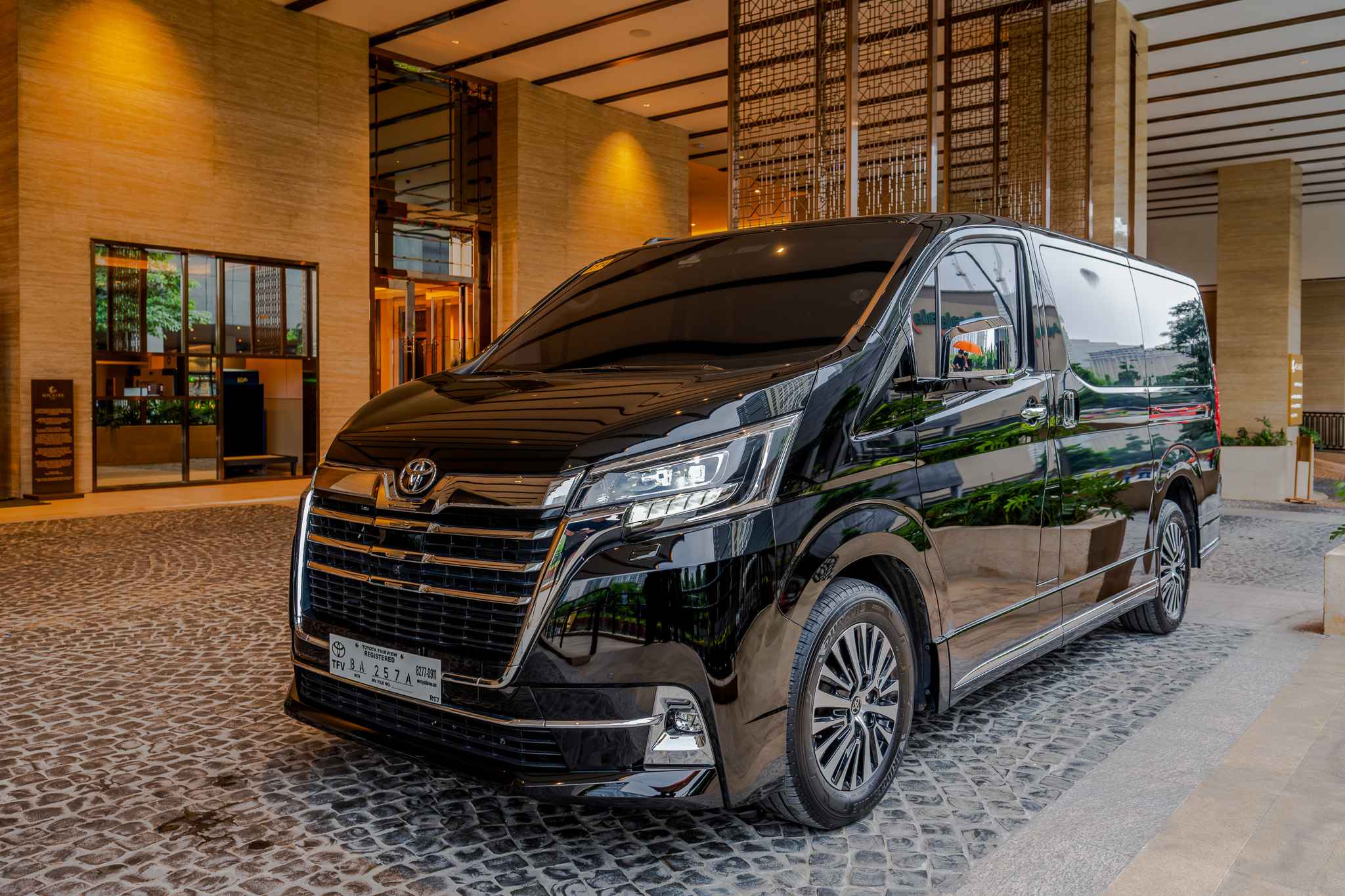 Toyota HiAce Super Grandia Elite 