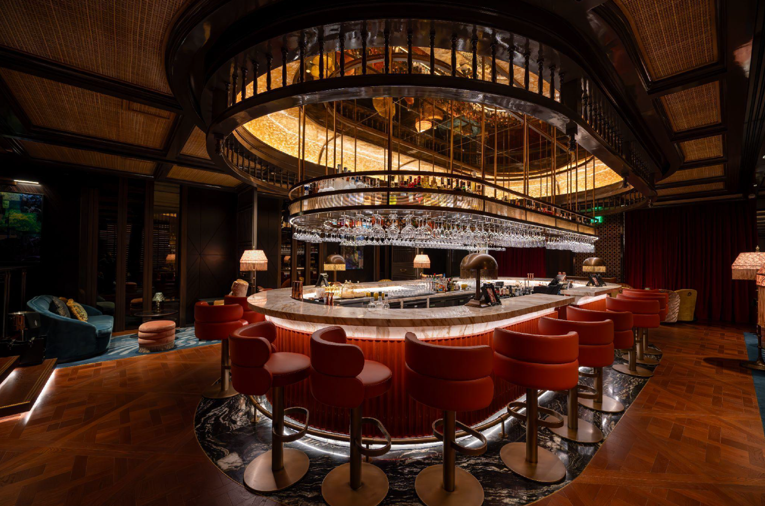 The Bar Lounge invites guests into the North’s newest after-dark destination, where the evening begins in style.