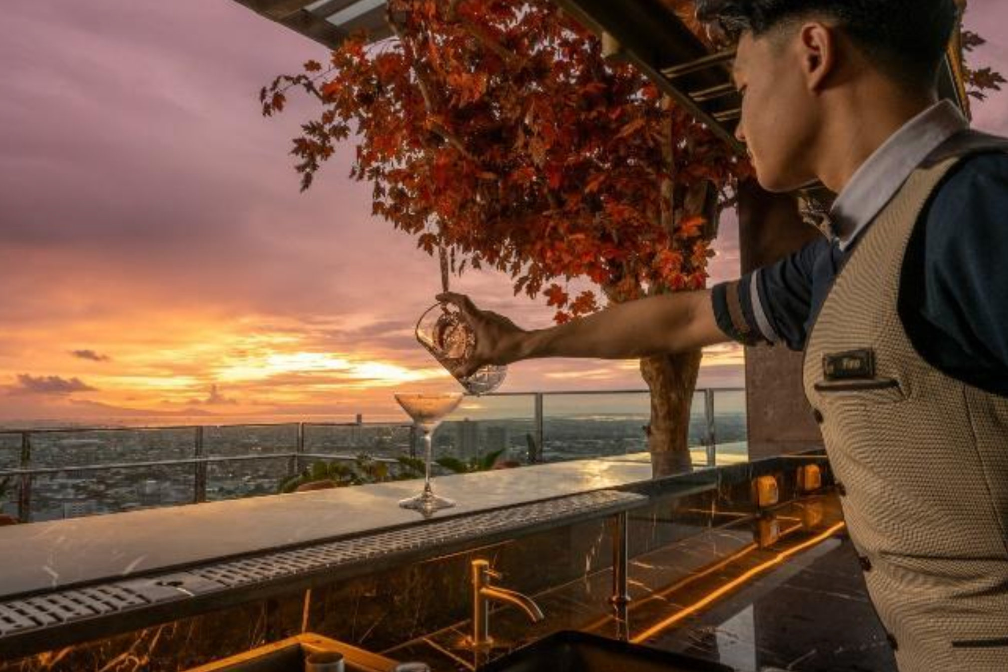 Relish free-flowing drinks and unlimited tapas over the stunning sunset view at Solaire Resort North’s Skybar every Monday to Saturday.
