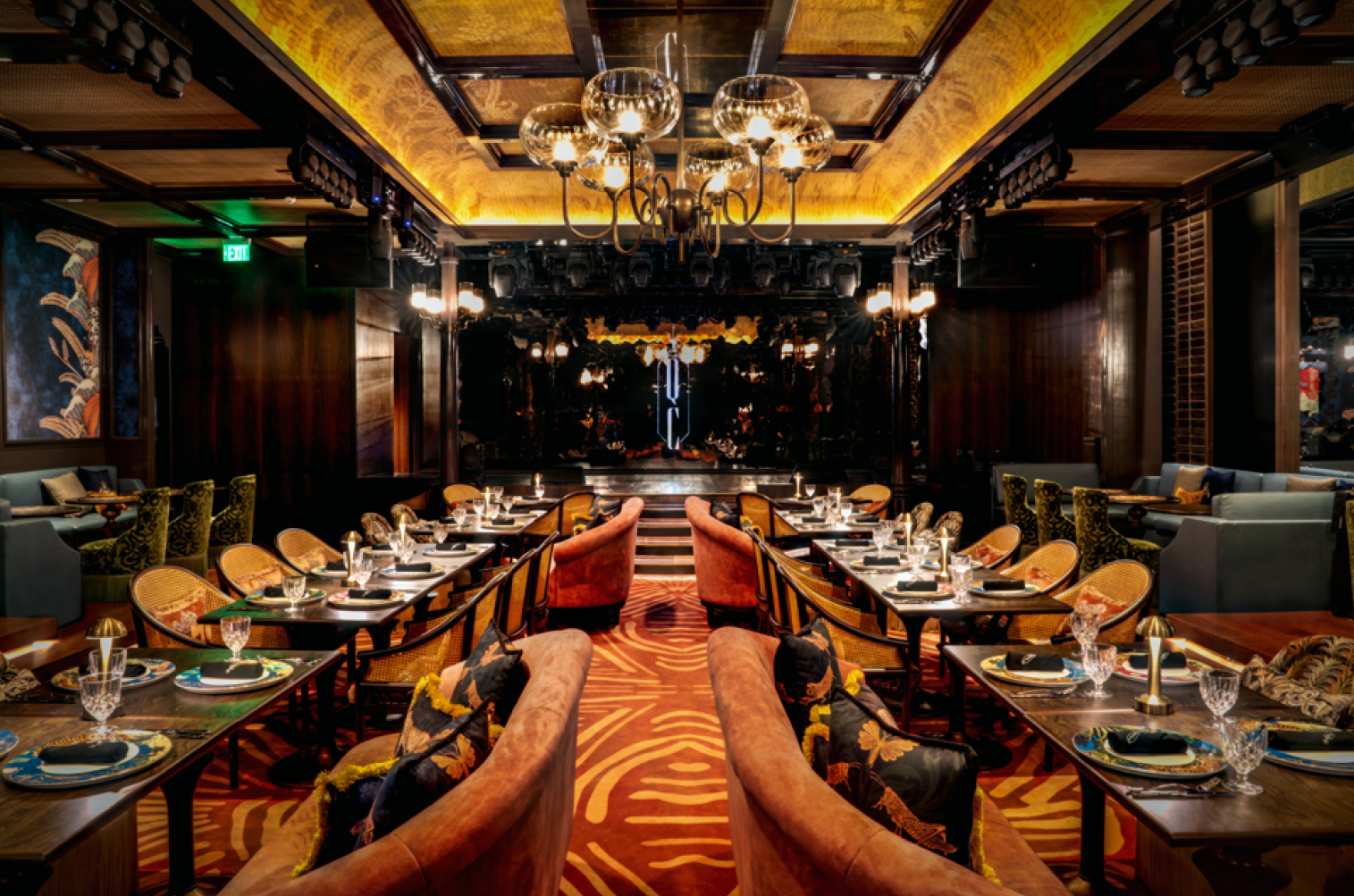 Quezon Club’s stage transforms evenings into immersive experiences.