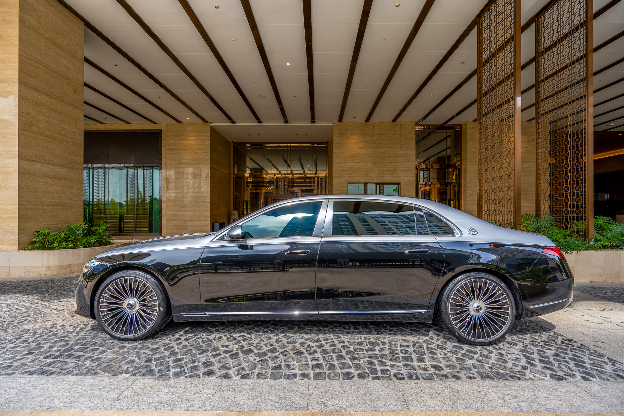 Mercedes Benz Maybach S580   