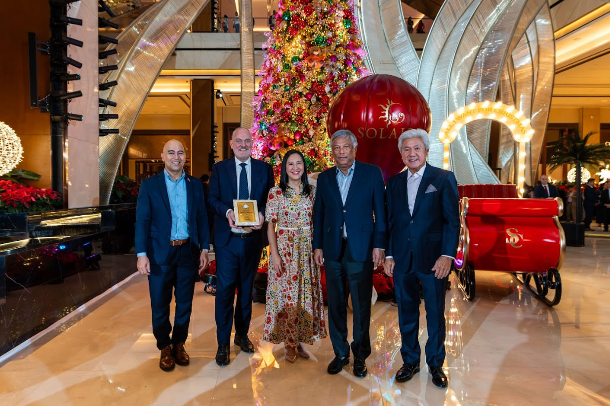 Adding to the festivities, the Department of Tourism officially awarded Solaire Resort North with a plaque officiating its status as a 5-star property during the Christmas Tree Lighting Ceremony