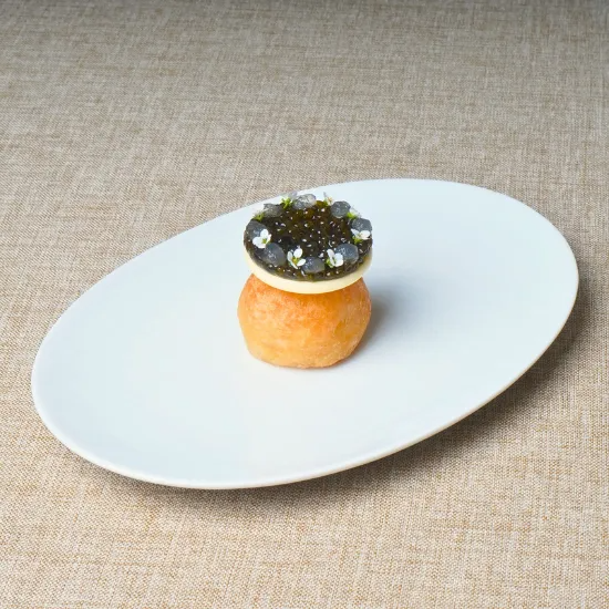 Chef Hyun-seok Choi, Chef Choi’s famous Vongole, Chef Choi’s signature Jang Trio Steak, Chef Choi’s Miyeokguk (Seaweed Soup), Chef Choi’s Bingsu, Chef Choi’s Donut Amuse Bouche