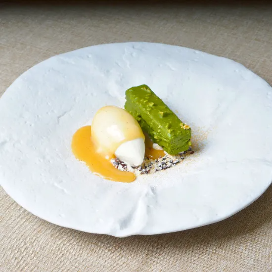 Chef Hyun-seok Choi, Chef Choi’s famous Vongole, Chef Choi’s signature Jang Trio Steak, Chef Choi’s Miyeokguk (Seaweed Soup), Chef Choi’s Bingsu, Chef Choi’s Donut Amuse Bouche