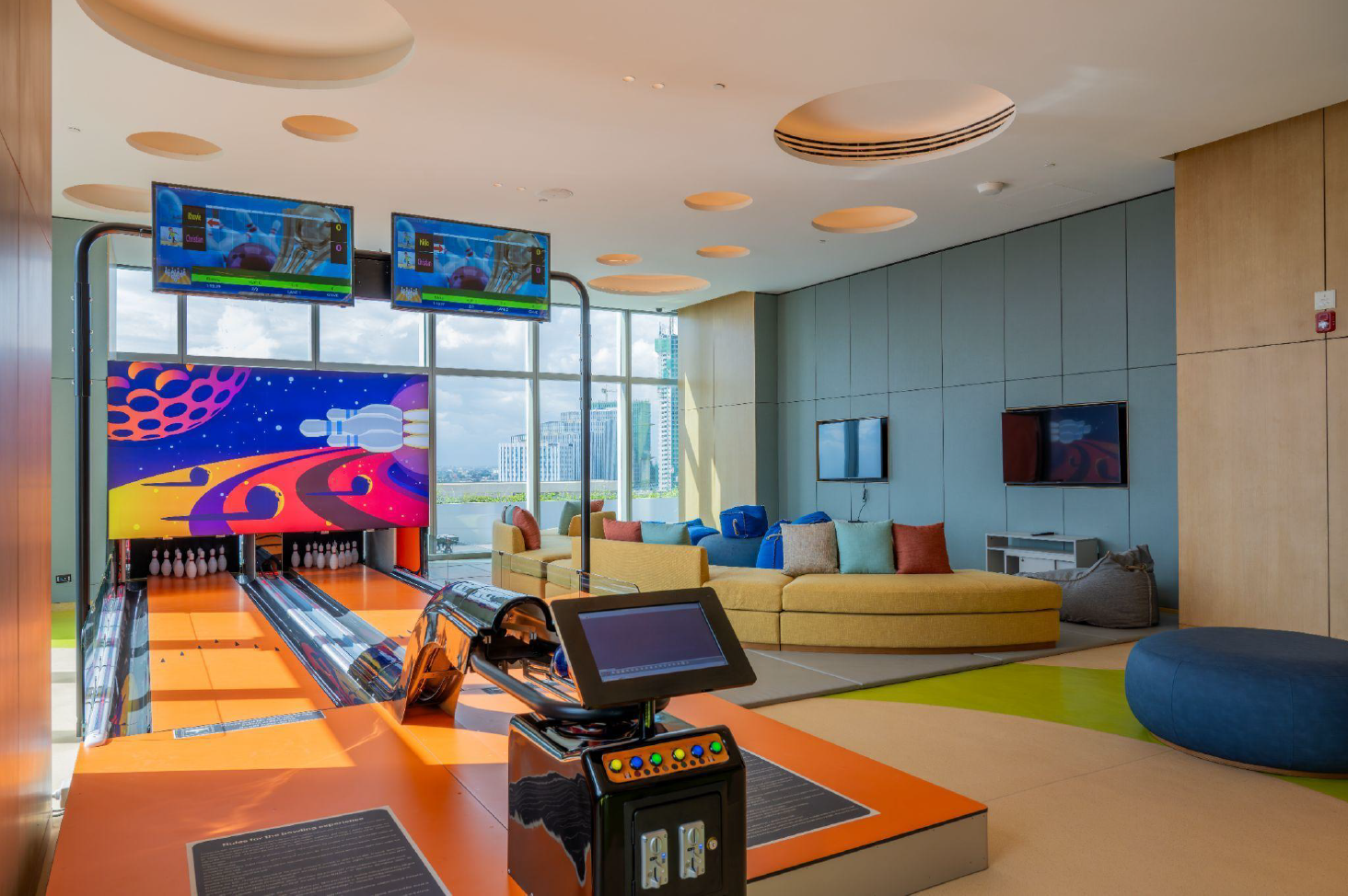 he Kids Club boasts a 2-lane bowling alley and a gaming area, in addition to a state-of-the-art play jungle, themed playrooms, function rooms, and a Snack Zone.