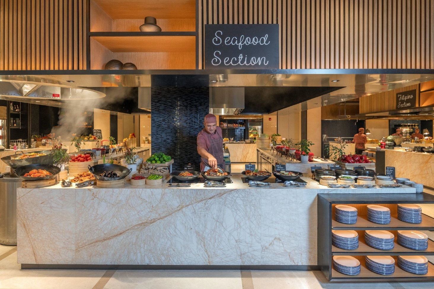 Delight the family’s big appetite with a variety of stations at Fresh International Buffet. 